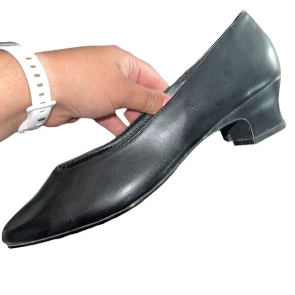 Soft Style by Hush Puppies Black Low Heel - Size 8.5W - Picture 5 of 9